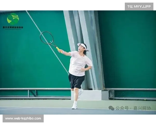 北京业余赛选手带长辈参赛,65岁球员展现网球全龄化 北京业余赛选手带长辈参赛,65岁球员展现网球全龄化